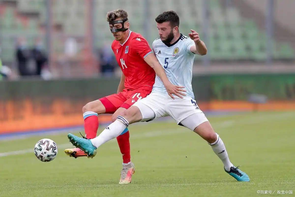 捷克队在比赛中击败斯洛伐克，取得胜利(捷克队和斯洛伐克队)